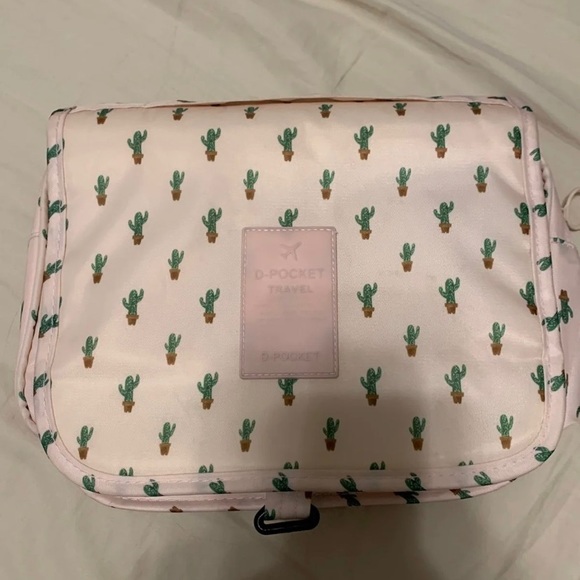Toiletry bag - Picture 1 of 3